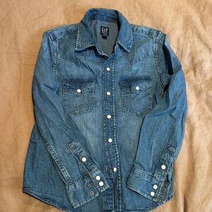 GAP - BOYS MEDIUM WASH PEARL SNAP Western Denim Shirt EUC SZ M